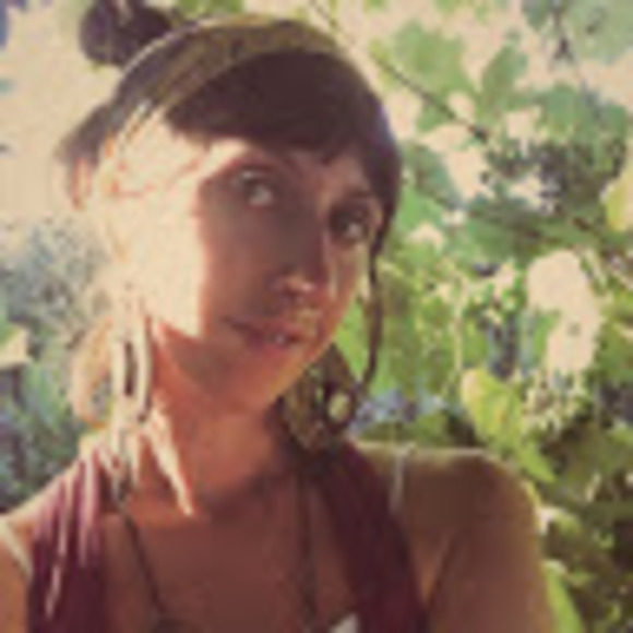 Meet your Posher, Sierra - Picture 1 of 1